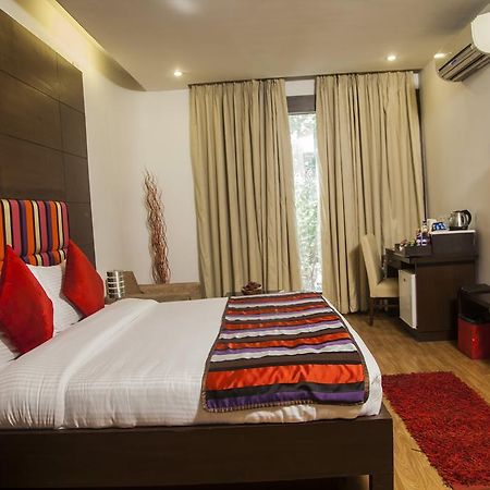 Hotel La Suite Нью-Дели Экстерьер фото